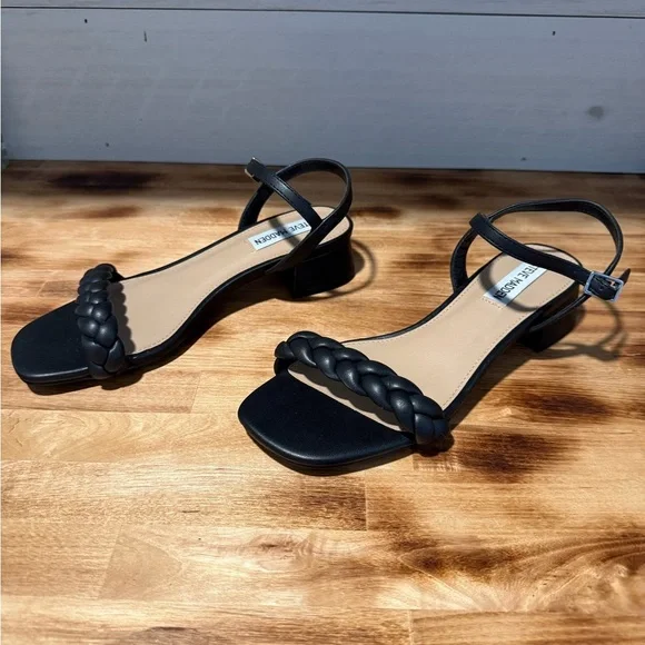 Steve Madden Melinda Sandal~Black~ 7M - Picture 2 of 7